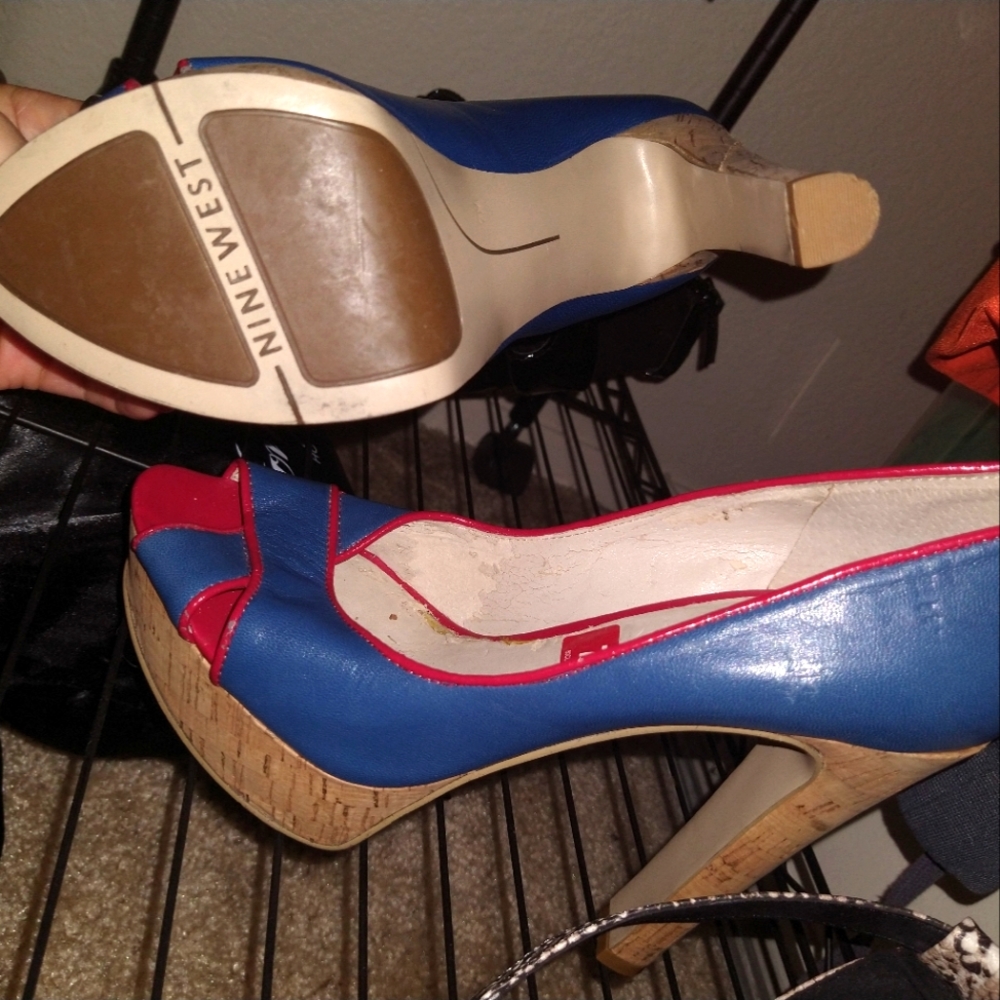 Nine West Sz 7 red and blue cork pumps
